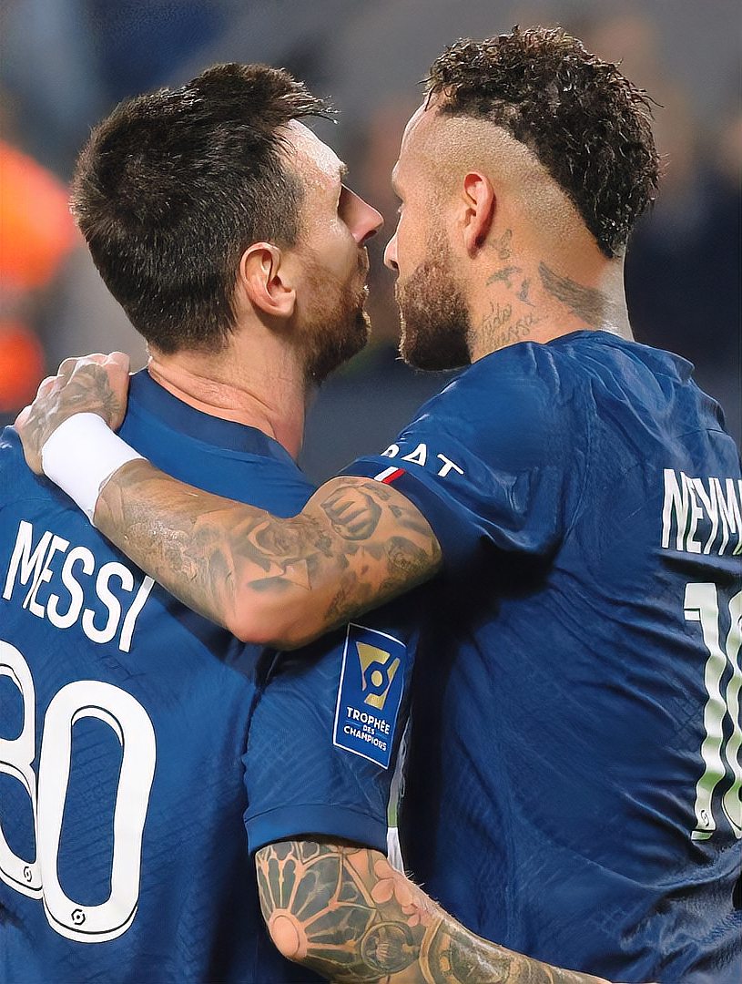 巴黎圣日耳曼夺冠,梅西笑获胜利 巴黎圣日耳曼夺冠,梅西笑获胜利