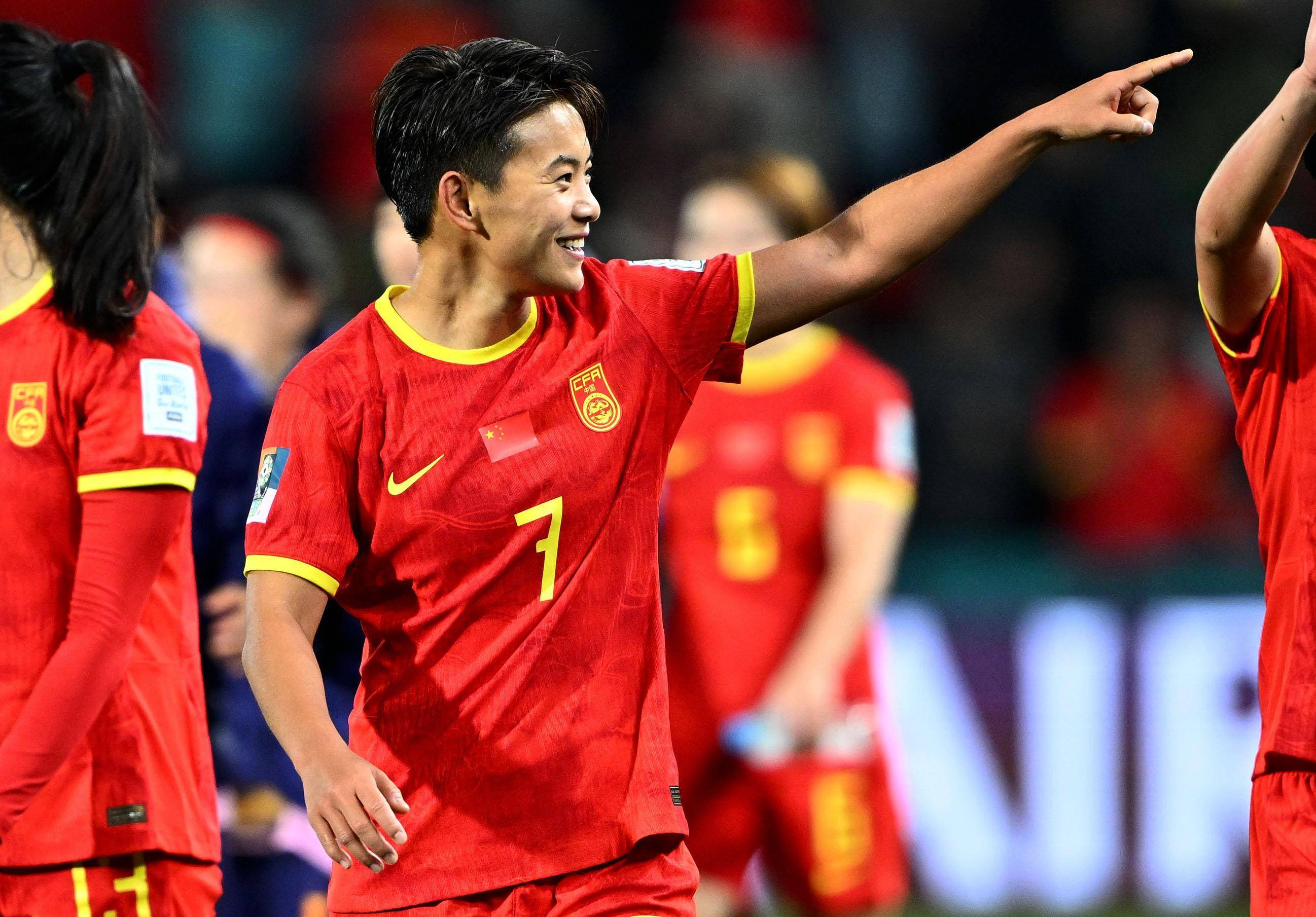 中国女足队员表现出色，助力球队赢得关键胜利