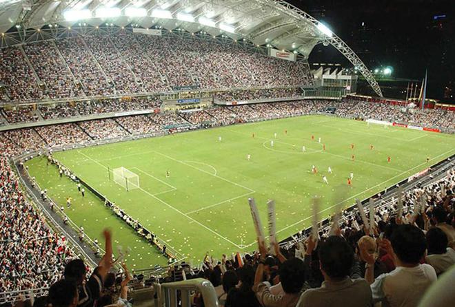 重要足球比赛即将上演，球迷们齐聚一堂共同见证