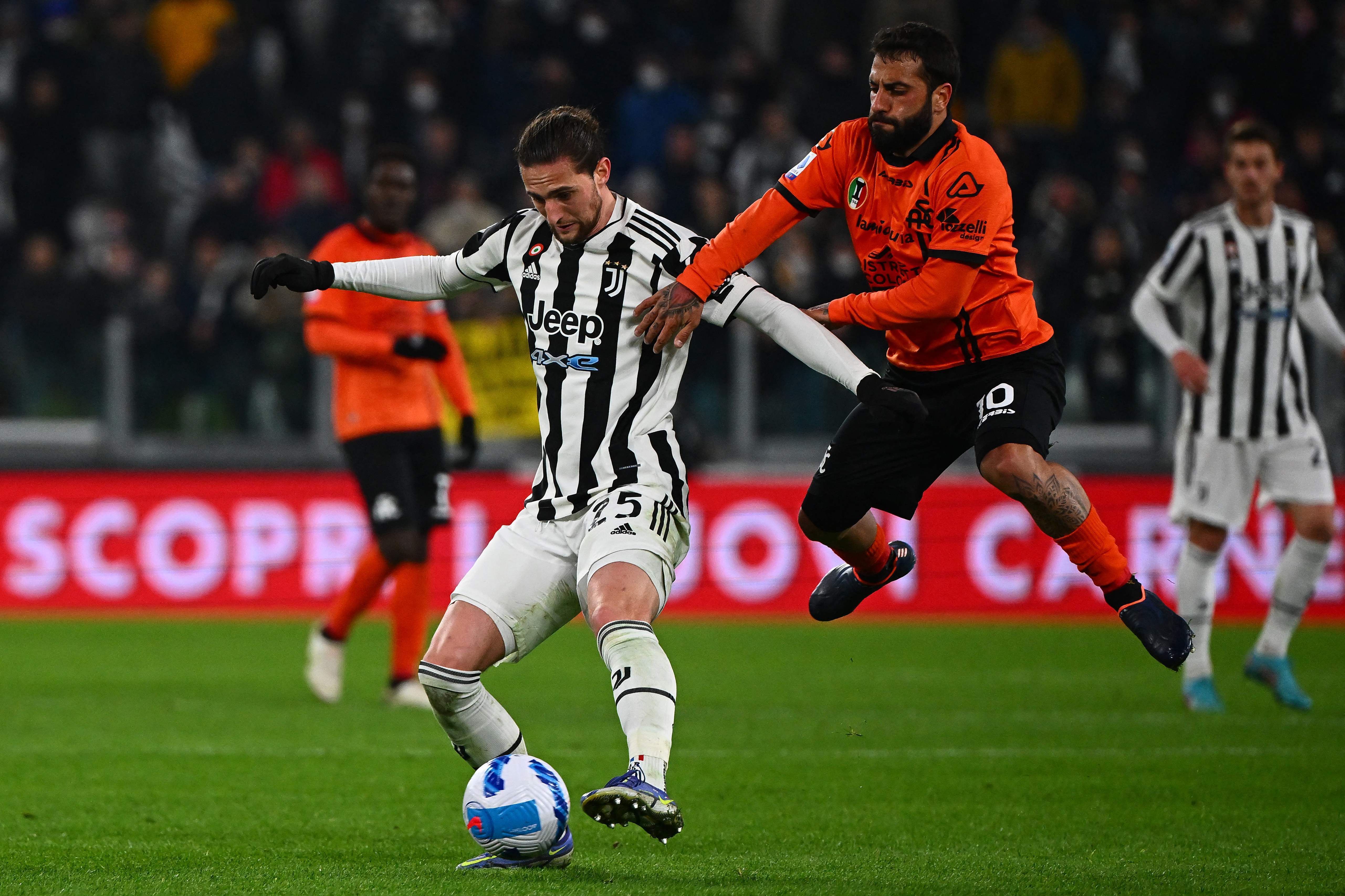 包含热那亚球队阵容大调整，备战下一场比赛的词条