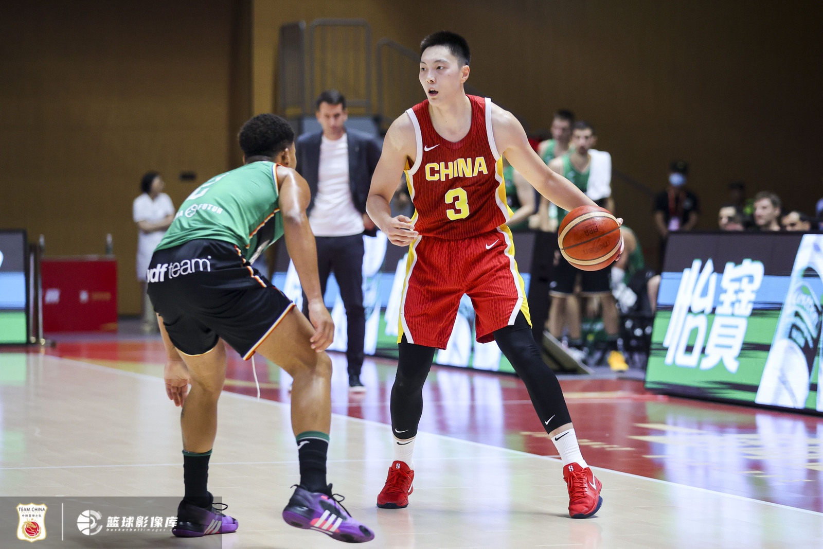 雷恩队在比赛中实现绝杀，大破对手