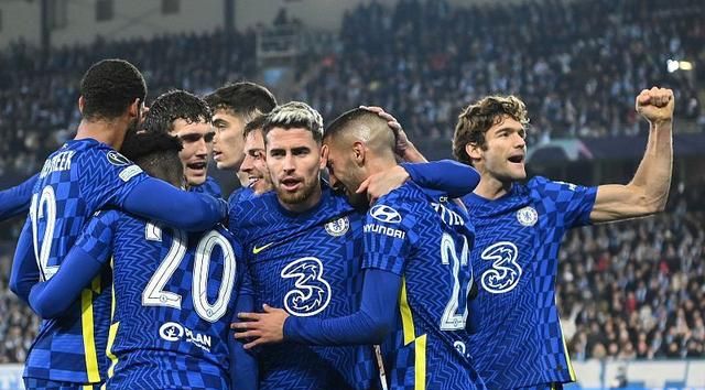 关于瓦伦西亚大胜亚特，稳固欧冠小组第二位置的信息