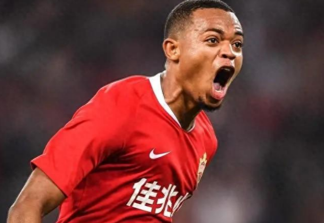 小将在球场上大放异彩，引人瞩目的简单介绍