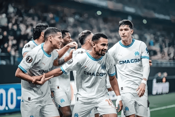 兰斯足球俱乐部准备在周日迎战对手