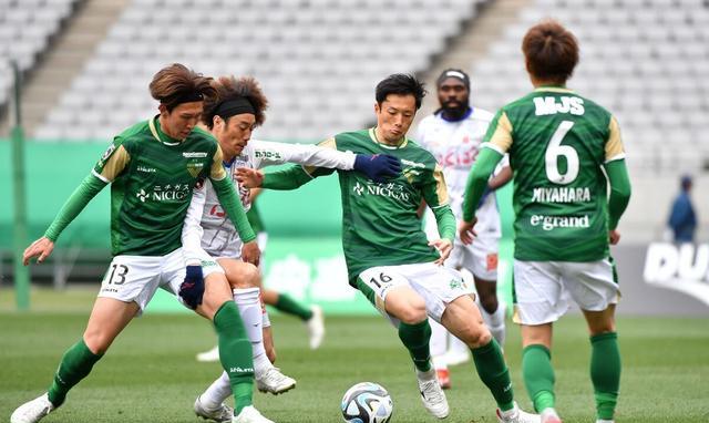 广岛三箭惊险战胜对手,锁定淘汰赛名额! 广岛三箭惊险战胜对手,锁定淘汰赛名额!