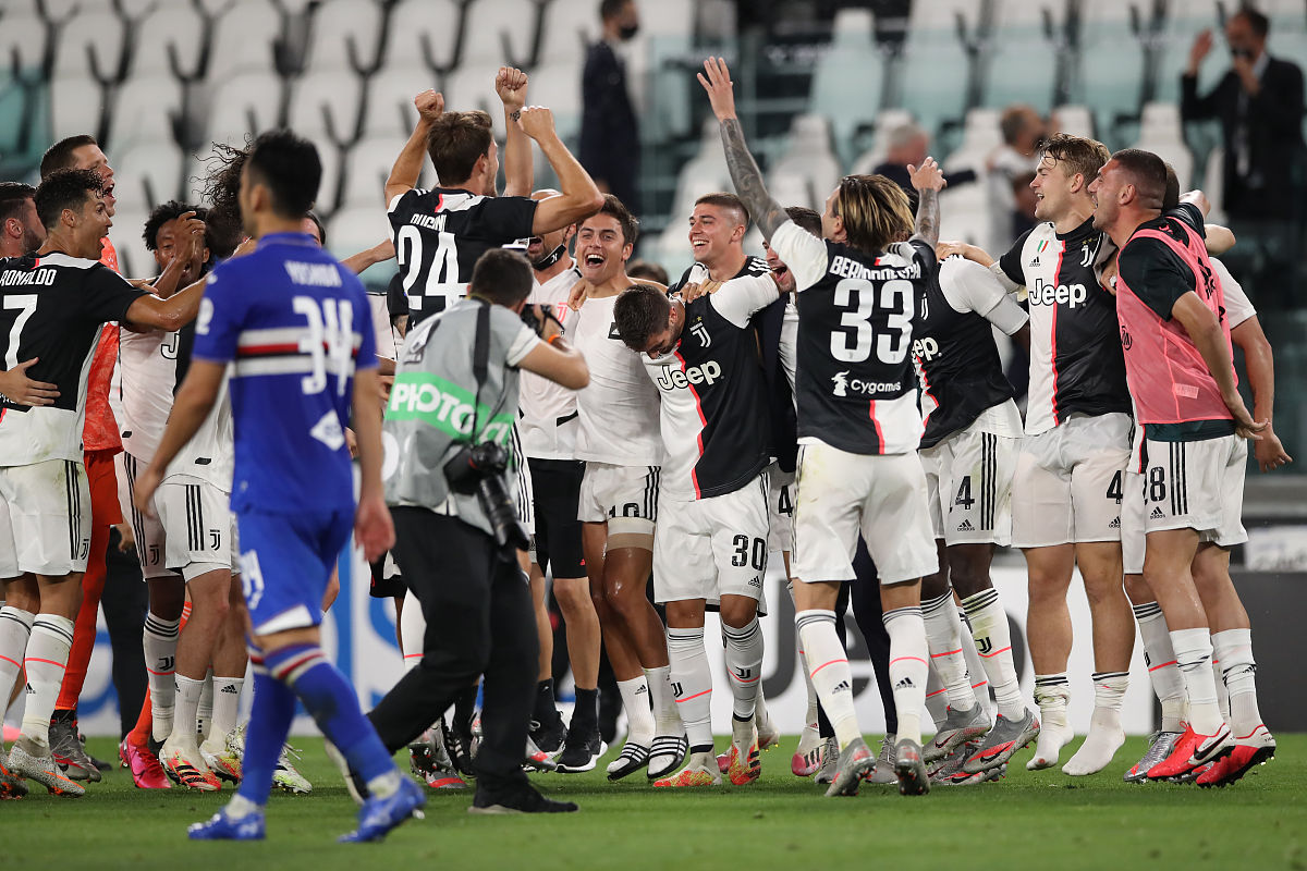 那不勒斯客场击败拜仁慕尼黑的猛攻