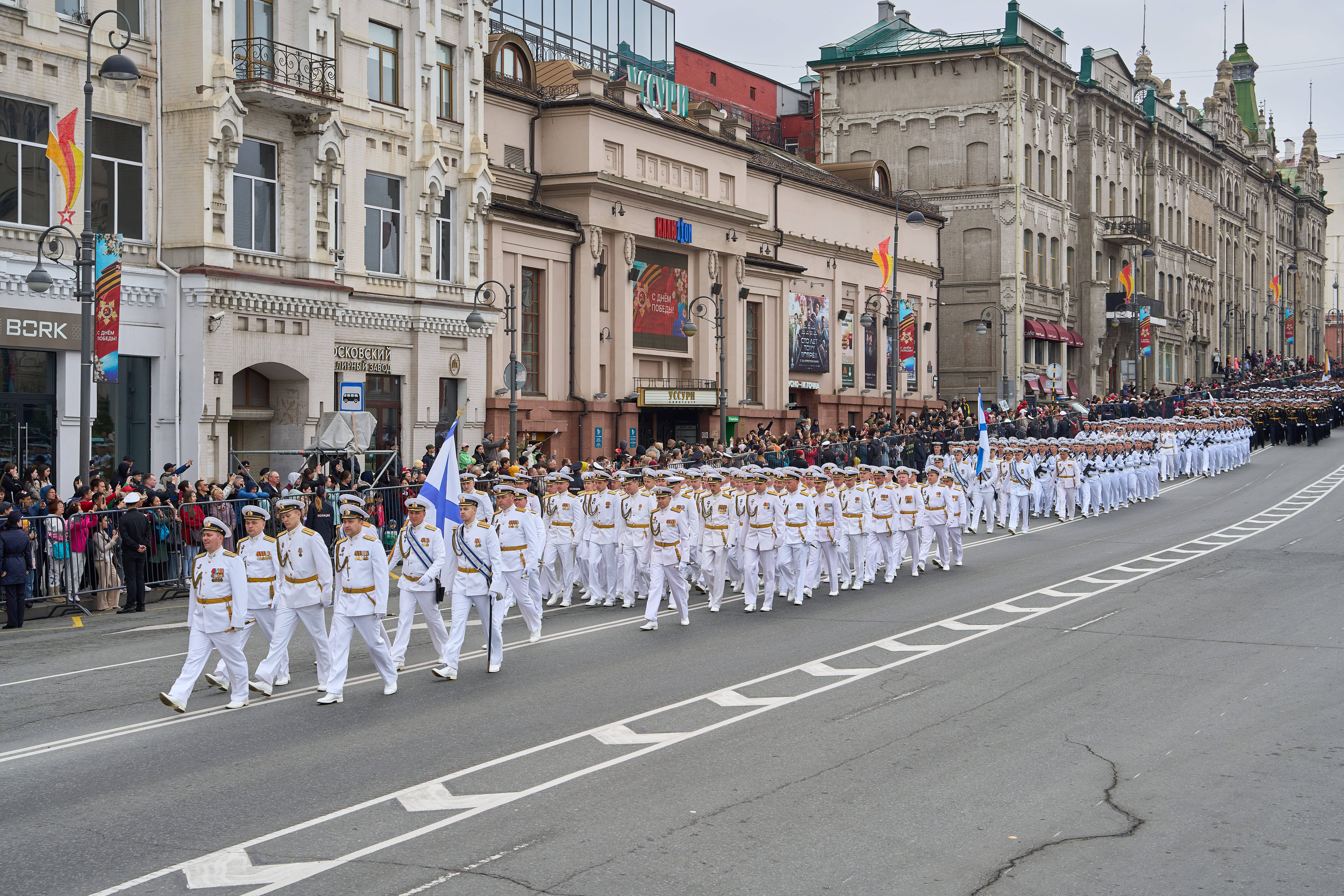 包含沃尔夫斯堡队旗帜鲜明地宣誓胜利的词条