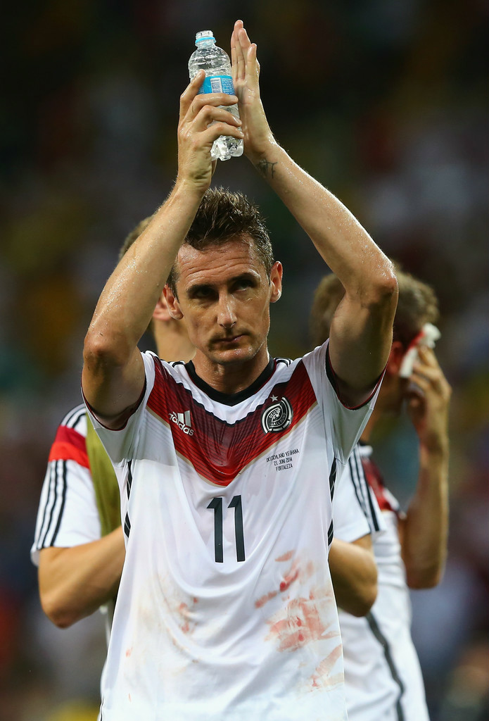 包含格鲁吉亚球员努力防守，但最终被乌克兰对手逆转的词条