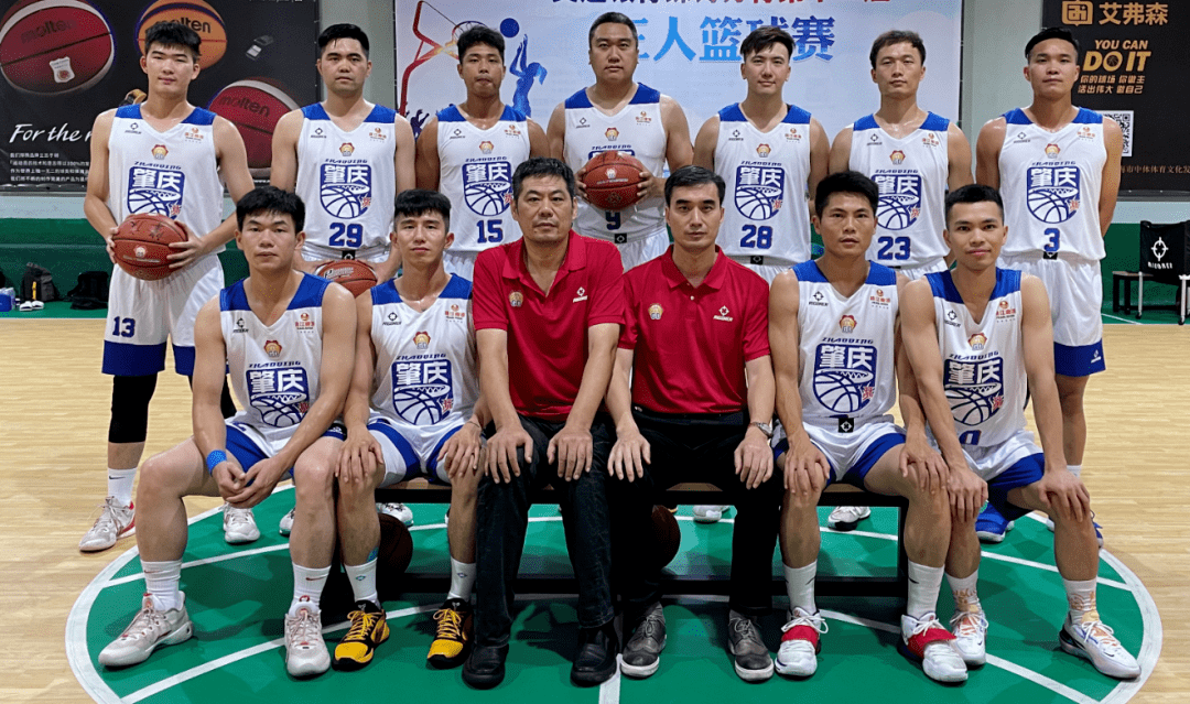 力争上游！球员们拼尽全力，冲刺胜利彼岸的简单介绍