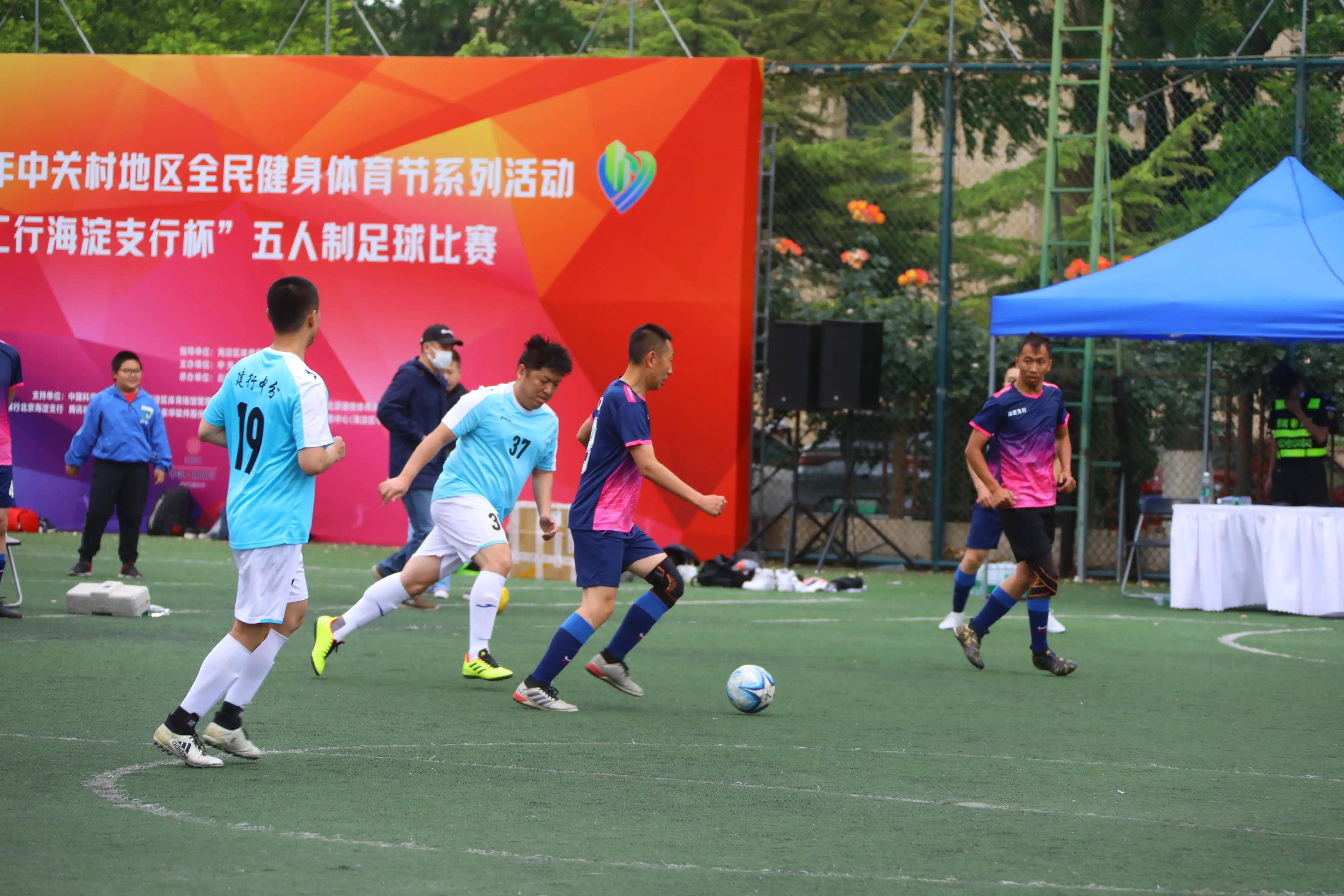 包含国内著名足球比赛引爆热度，球员备战精气神十足的词条