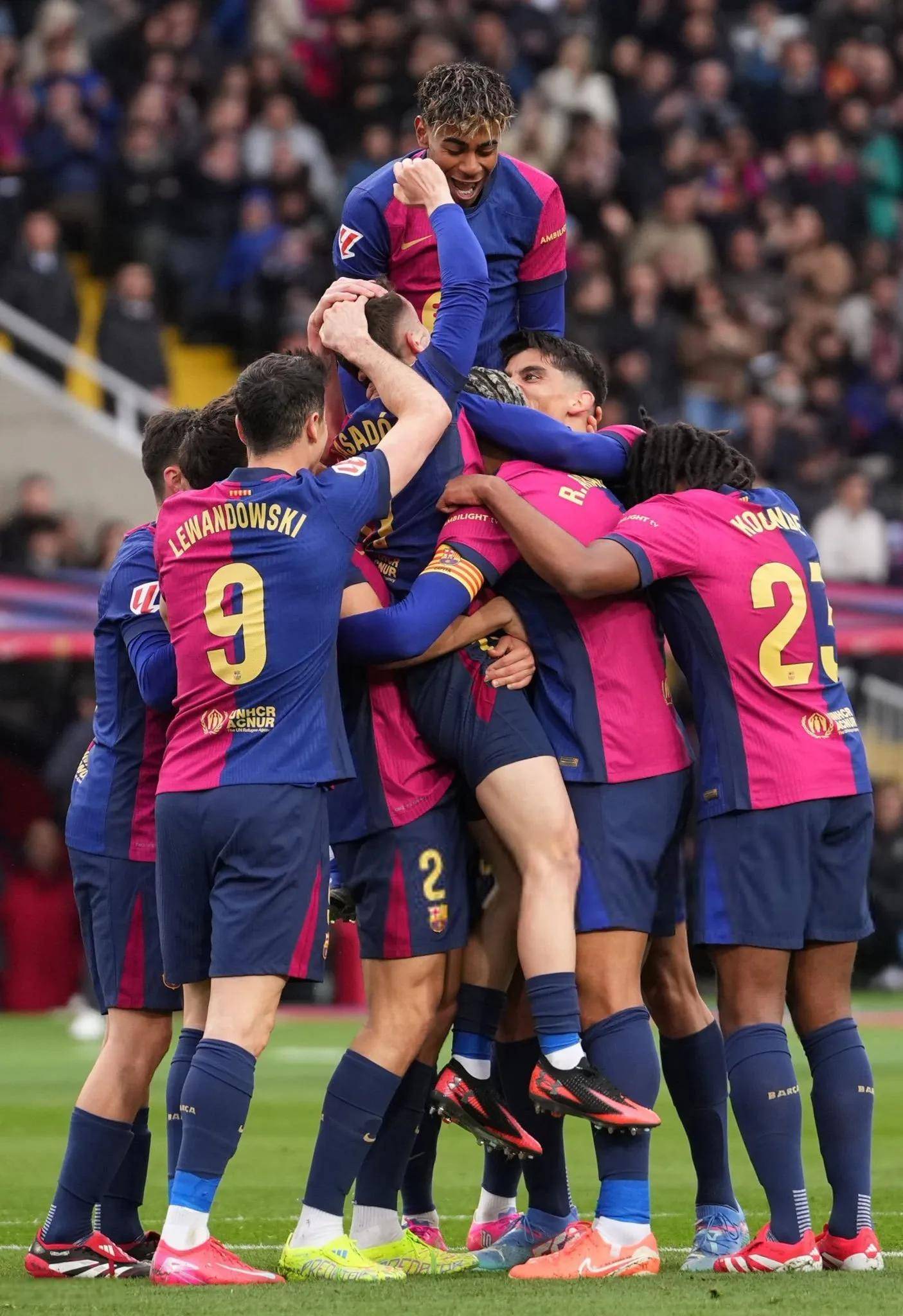 曼联客场痛失三分,赛季前景未卜 曼联客场痛失三分,赛季前景未卜