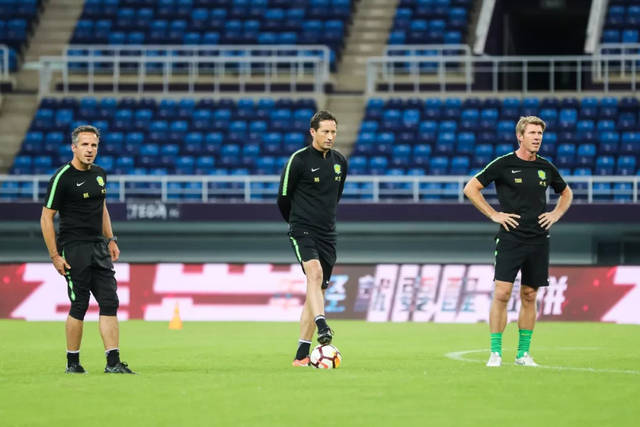 沪上球队打出团结争胜精神，成功战胜对手