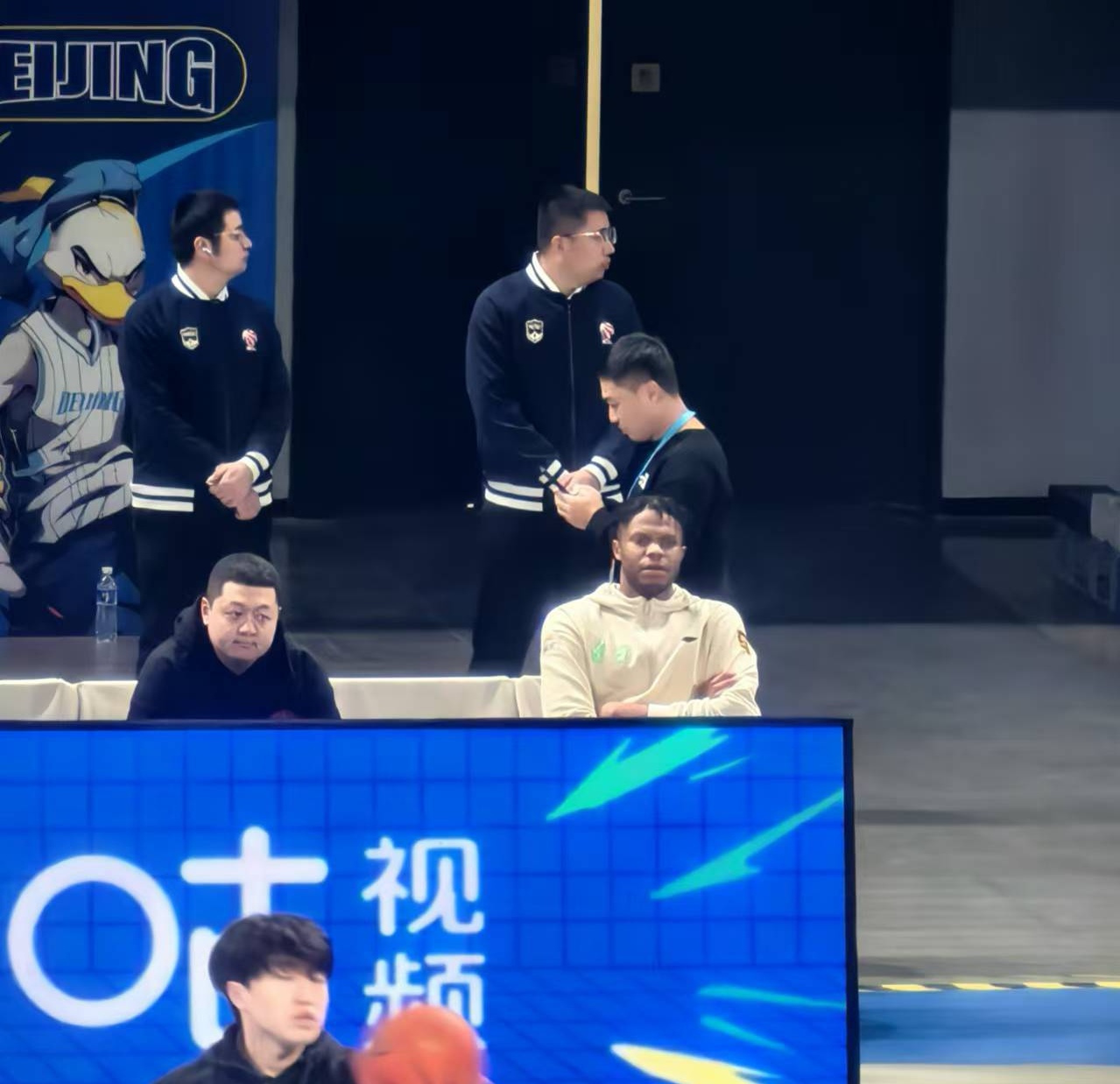 战斗英雄现身赛场，引发球迷期待的简单介绍