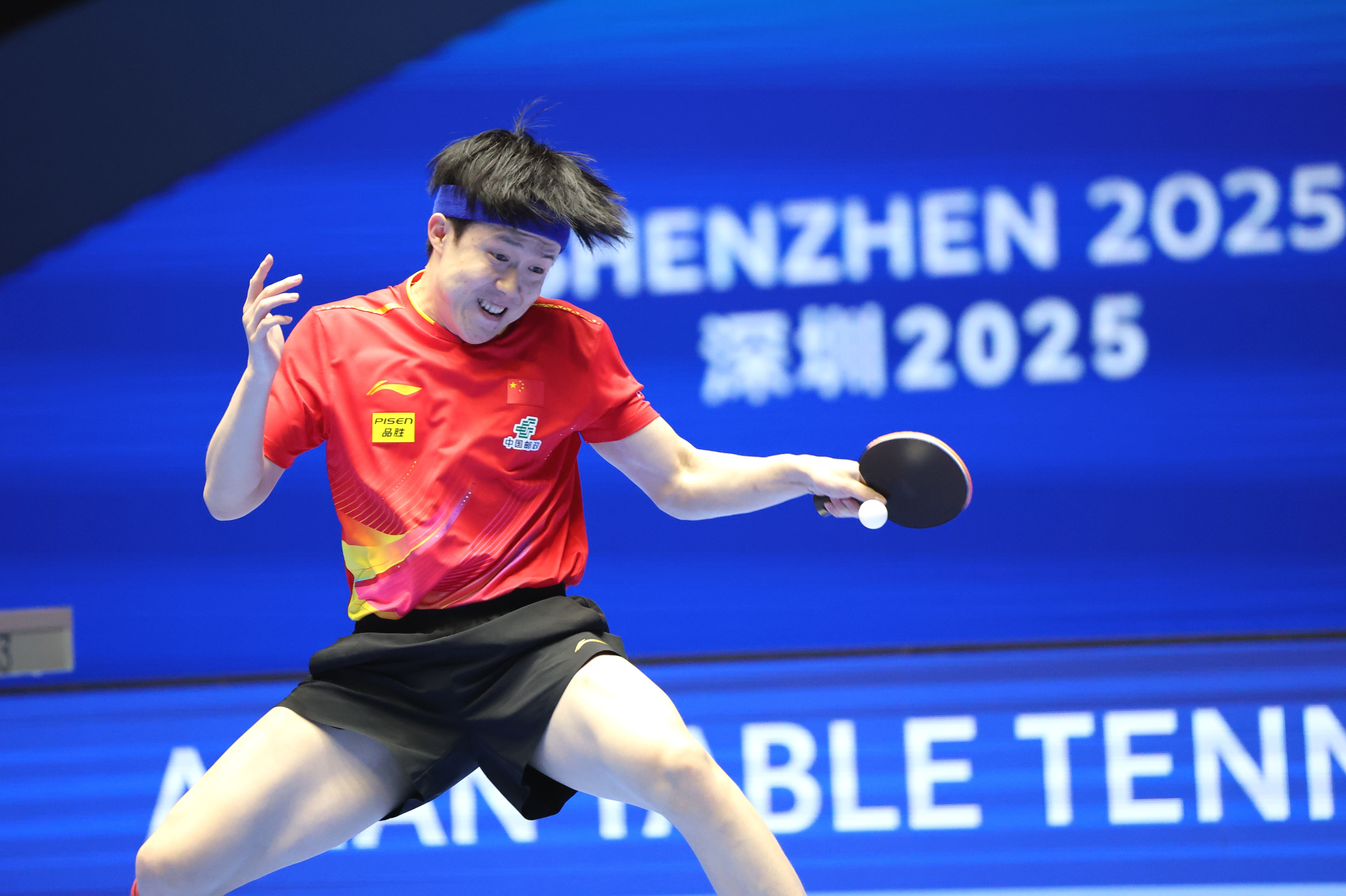 关于强队实力展现角逐国际赛事夺得冠军的信息