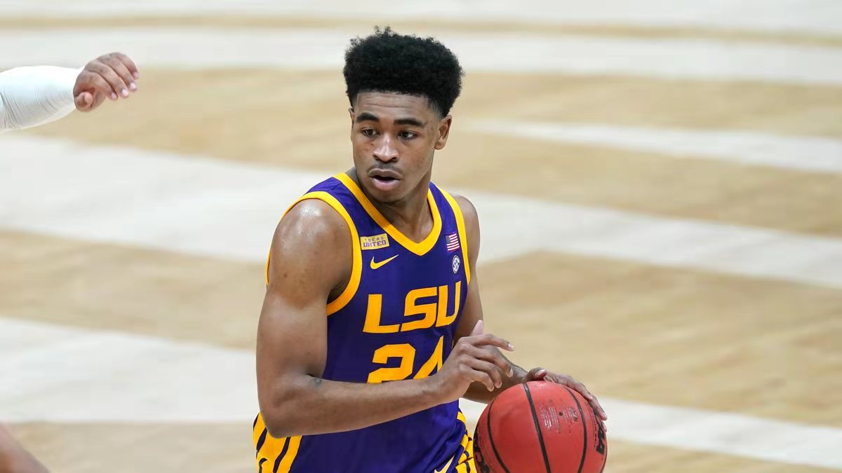 一位新秀在比赛中大放异彩,迅速成为焦点的简单介绍 一位新秀在比赛中大放异彩,迅速成为焦点的简单介绍