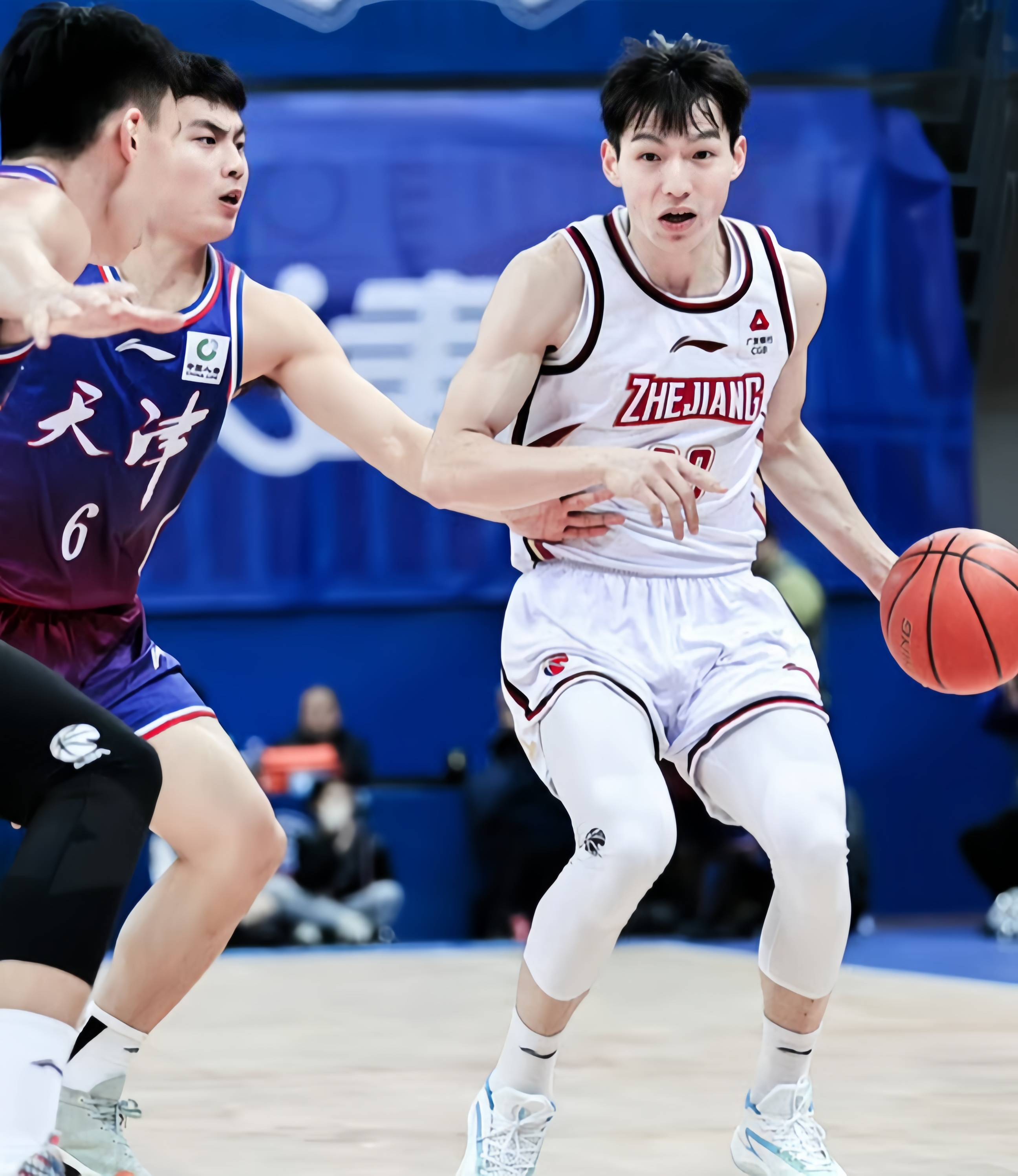 包含新疆队整体实力有所提升，将力争冠军的词条