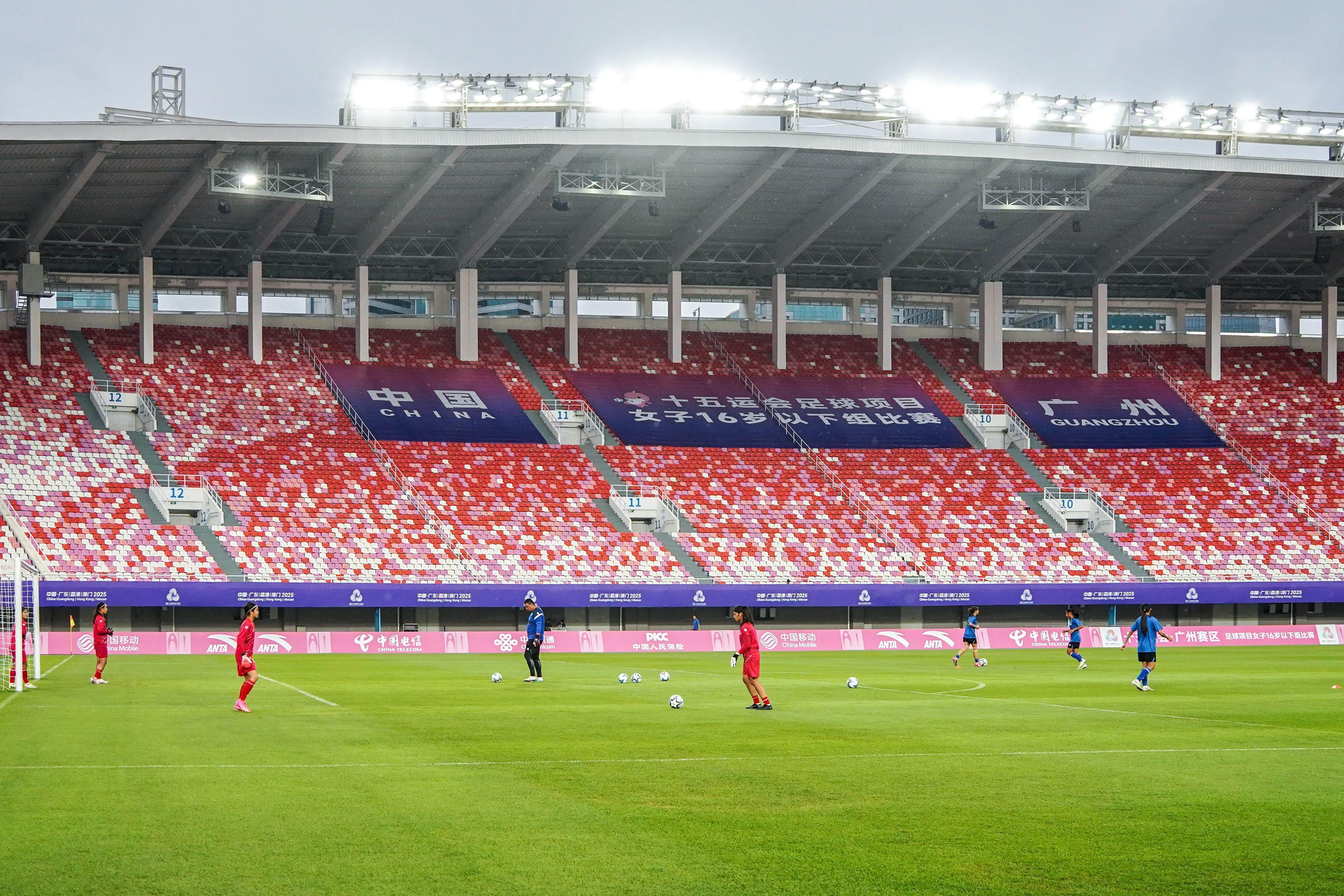 全力以赴足球比赛，女队掀起狂潮的简单介绍