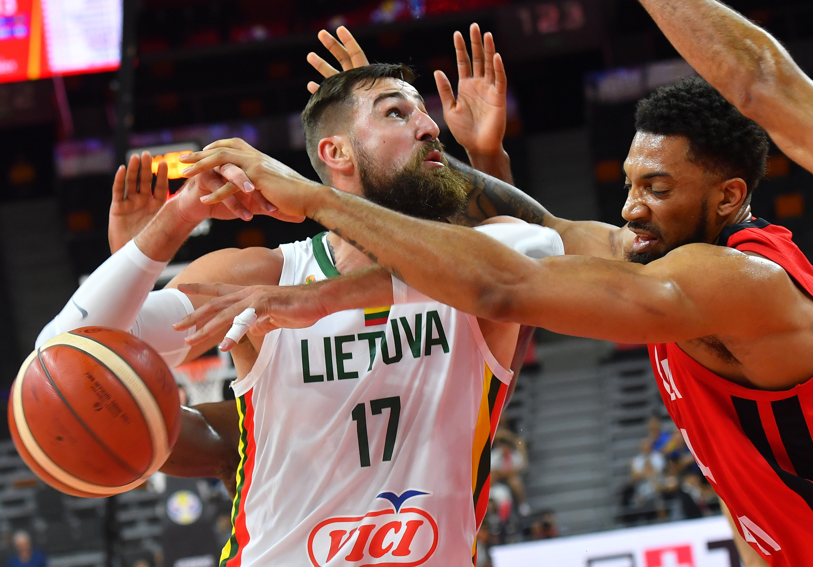 立陶宛篮球队四面楚歌勉力前行 立陶宛篮球队四面楚歌勉力前行