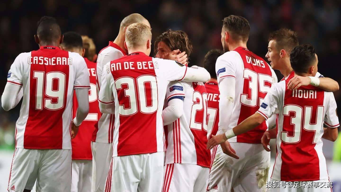 阿贾克斯主场比战胜曼联