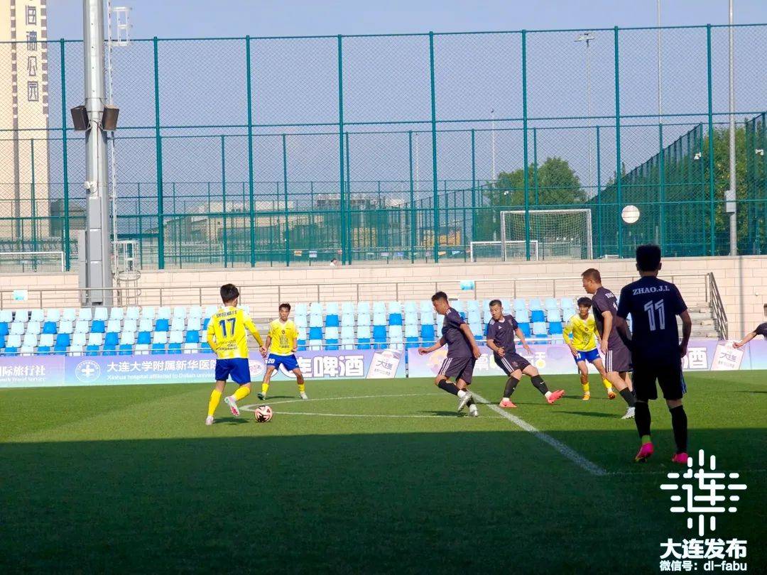 精彩纷呈的对抗！球队团结合作的简单介绍