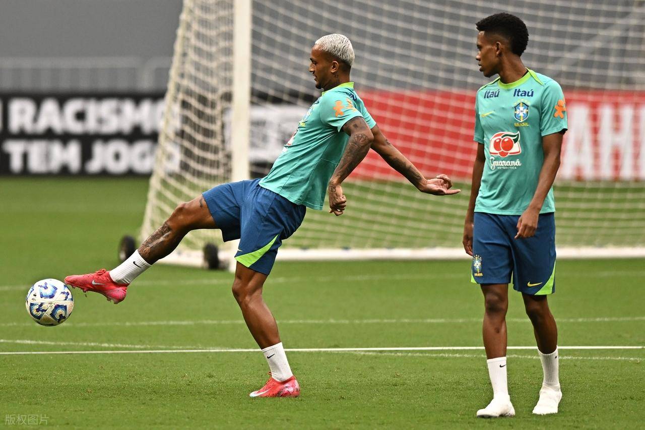 巴拉圭队在比赛中表现抢眼，引发关注