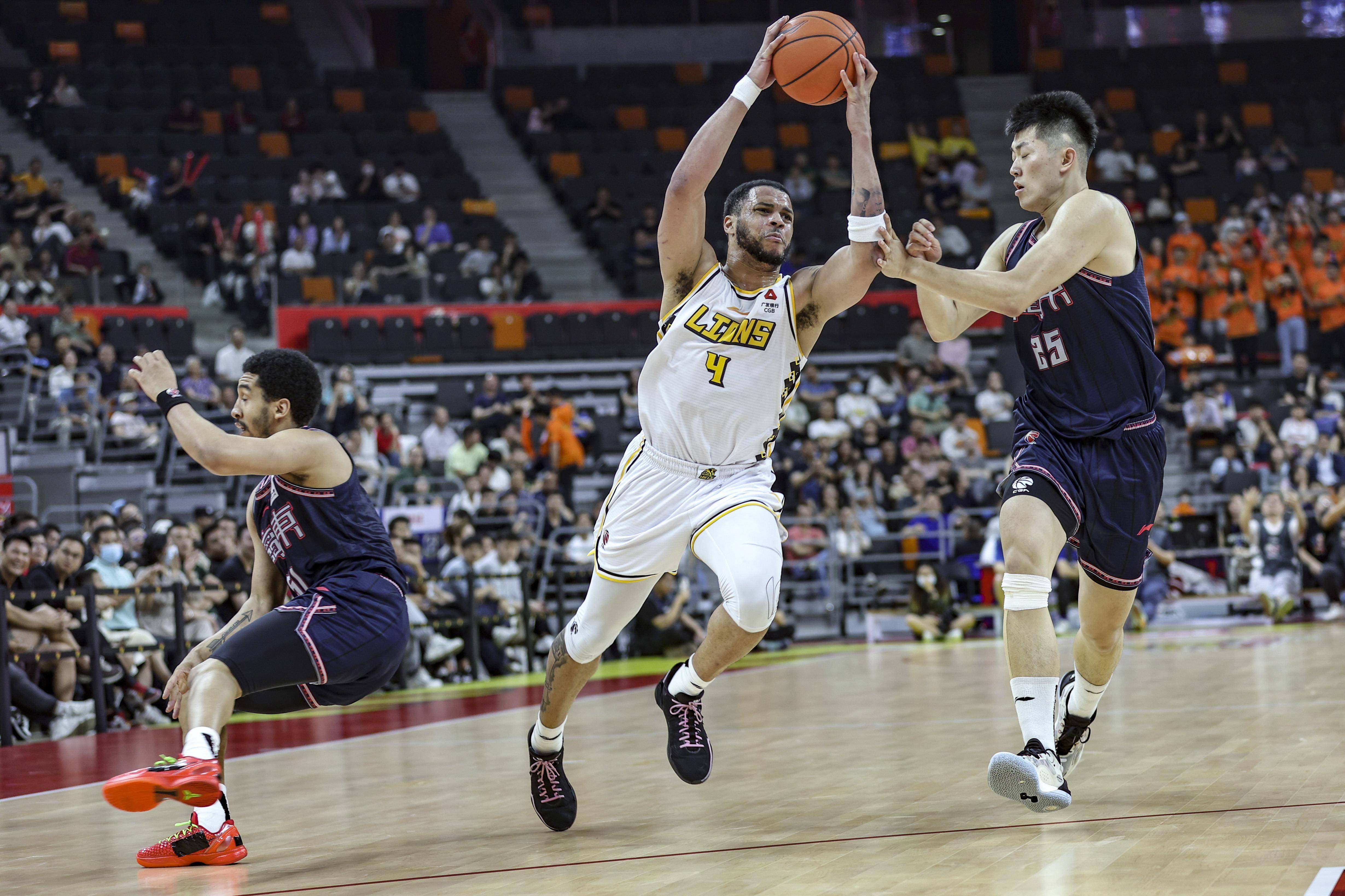 福建男篮过关斩将，击败浙江队