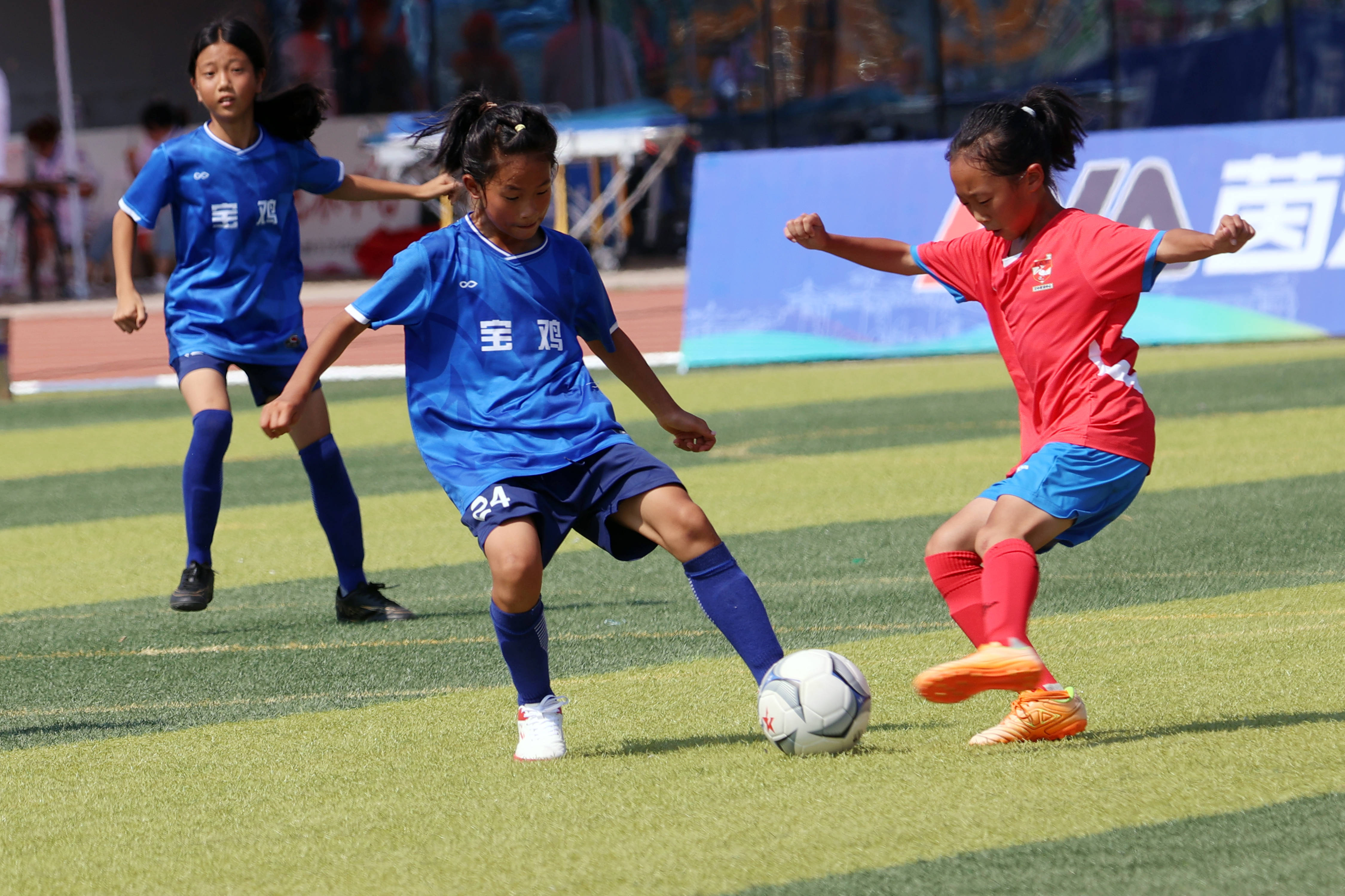 足球领域女性选手展现出众技艺