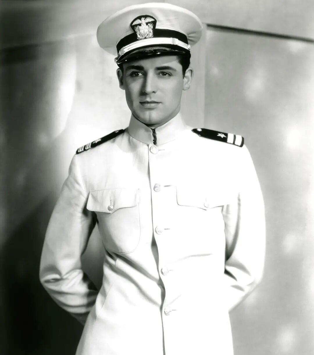 包含格兰特尔主场胜利：全队合力冲刺的词条