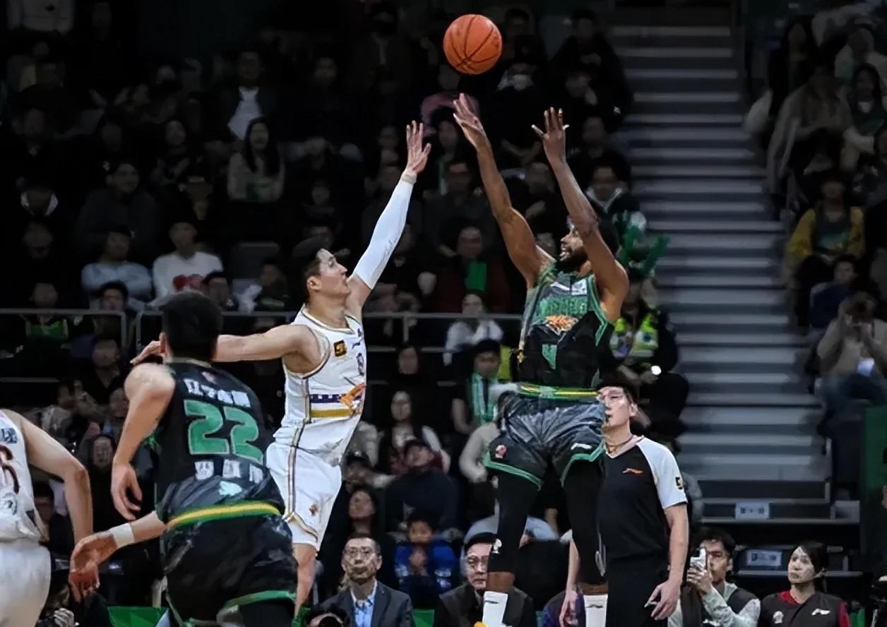 惊险争夺！球队险胜对手，取得宝贵三分