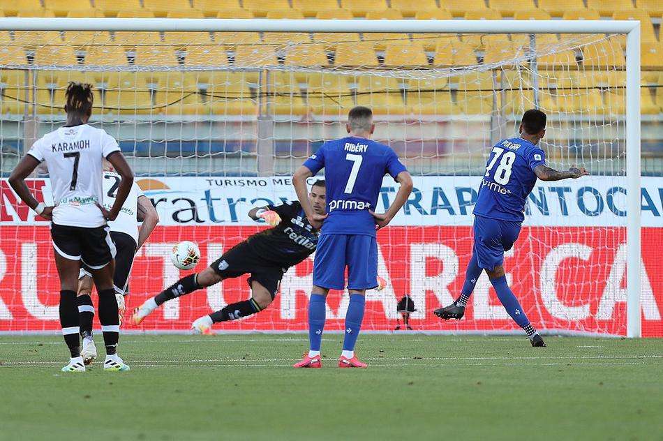 佛罗伦萨客场逆转克罗托内，重回胜利轨道