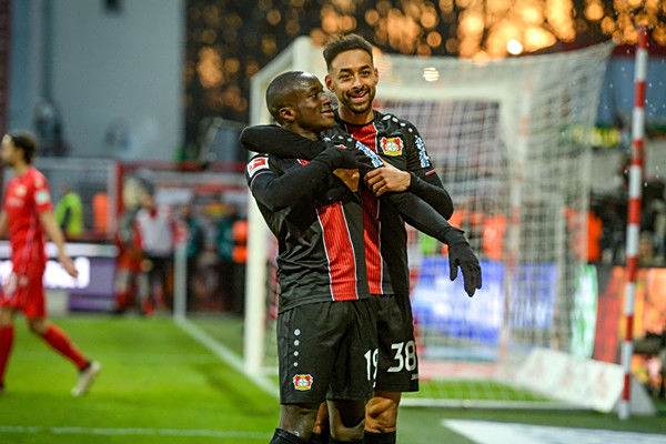 比赛精彩，亚特兰大险胜对手晋级