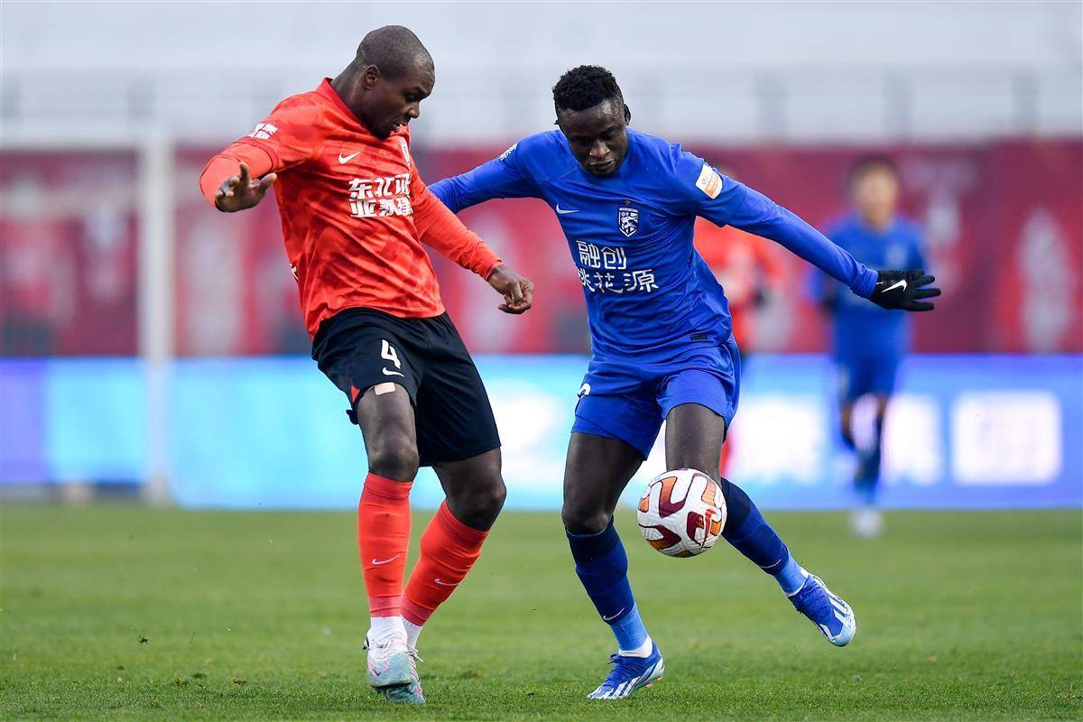 沙尔克队实力不凡，备战对手争夺胜利