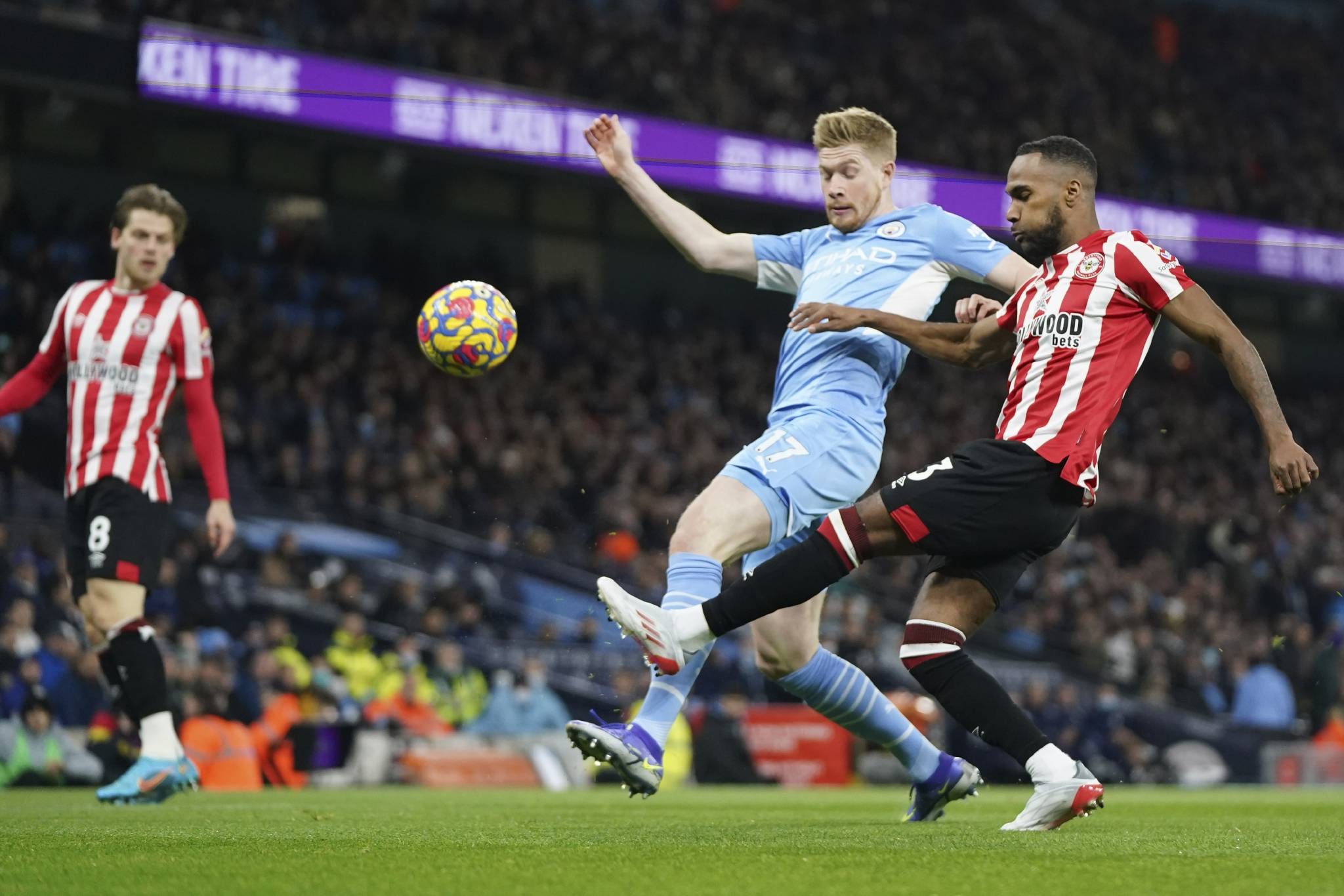 曼城客场击败莱斯特城继续保持不败势头 曼城客场击败莱斯特城继续保持不败势头