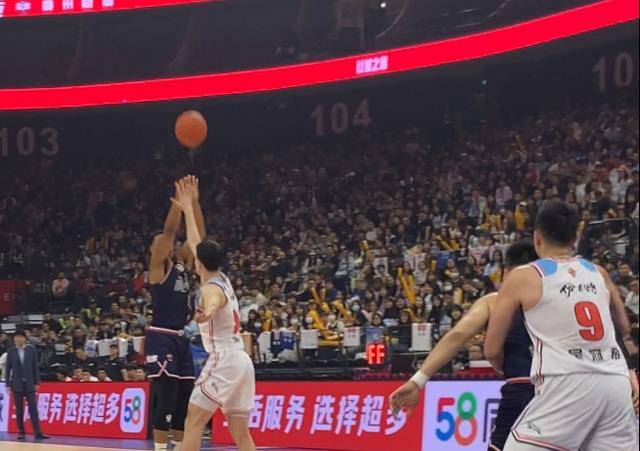 云南男篮战胜强敌,取得关键胜利 云南男篮战胜强敌,取得关键胜利