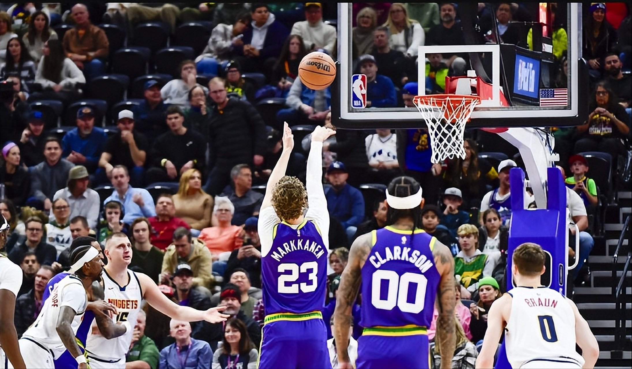 爵士队外线火力不可阻挡，继续前进的简单介绍