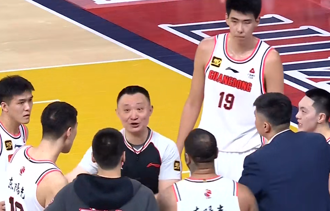 包含东南大区榜首之争，山西队占据领先优势的词条