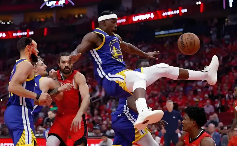 激烈对抗,顶尖体育运动员展现高超技艺的简单介绍 激烈对抗,顶尖体育运动员展现高超技艺的简单介绍