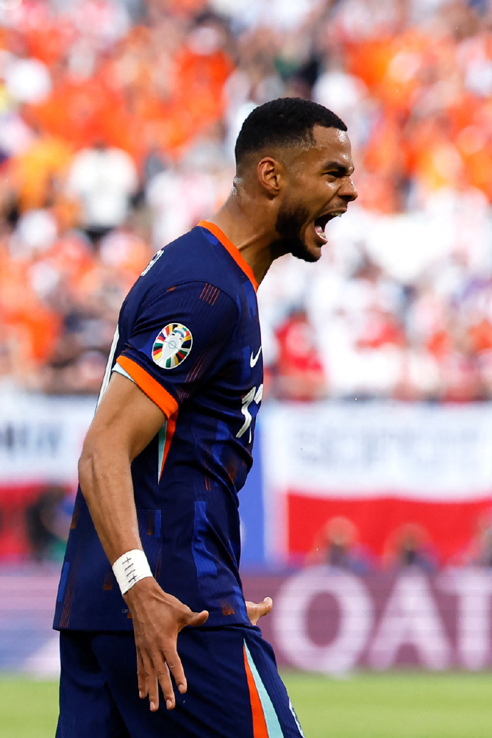 荷兰队遭遇挑战，险胜对手格鲁吉亚