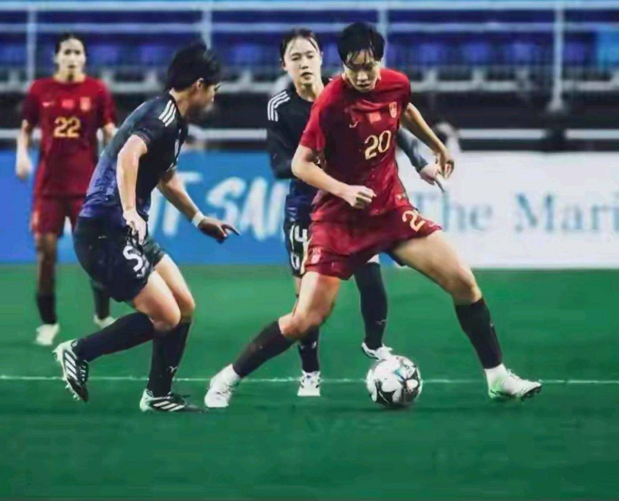 季后赛中,国内女足队伍表现优异 季后赛中,国内女足队伍表现优异