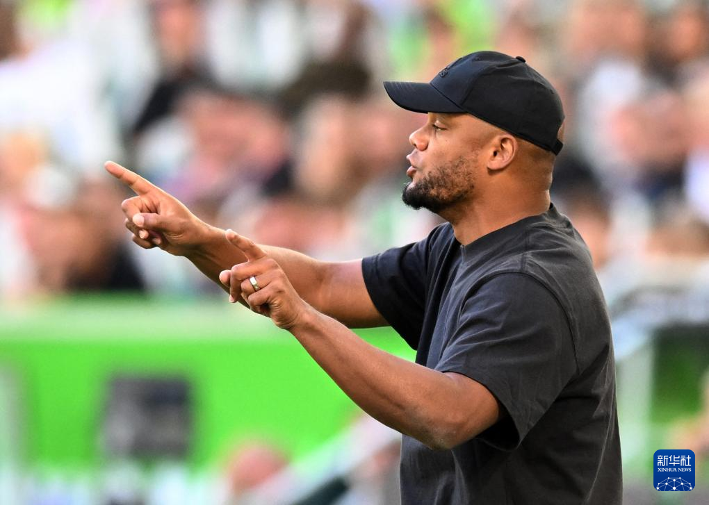 关于沃尔夫斯堡教练组变动，冲击德国足球巅峰的信息