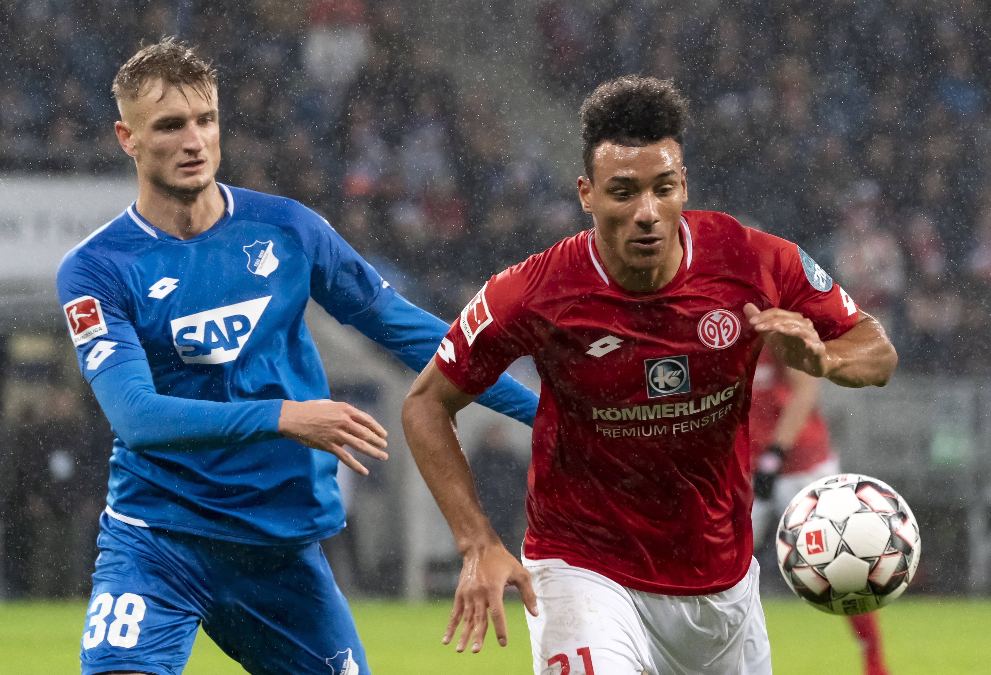 波鸿队员全力以赴,击败对手 波鸿队员全力以赴,击败对手