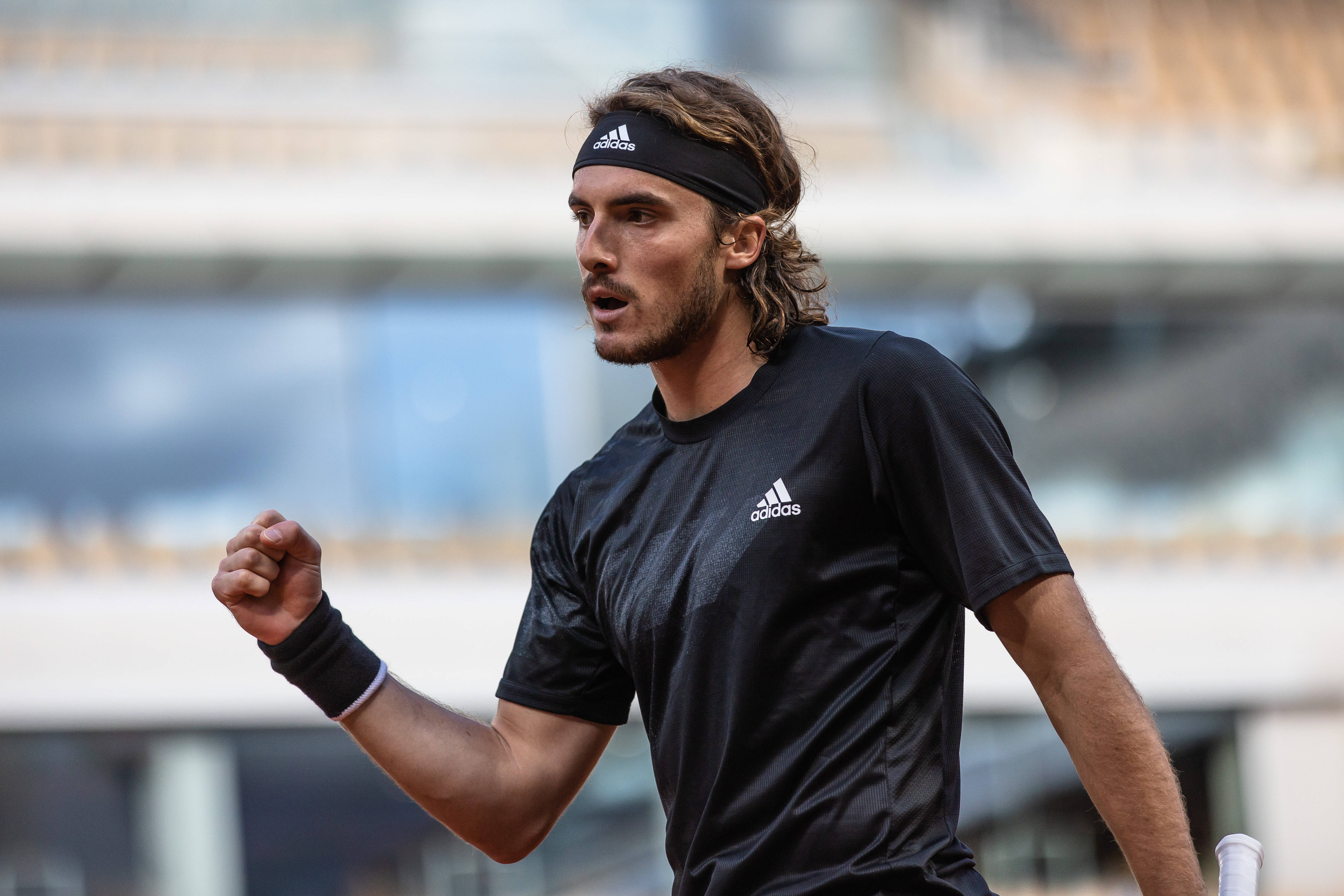 关于美国网球队绝地反击世界网球队，西西帕斯绝境逆转的信息