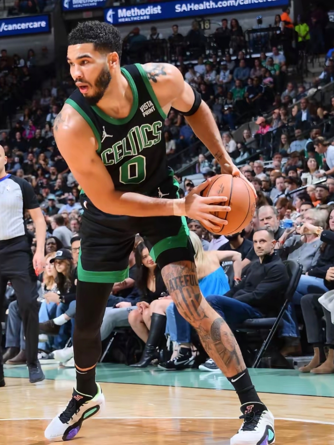 湖人翻盘四川队，塔图姆惊艳四座的简单介绍