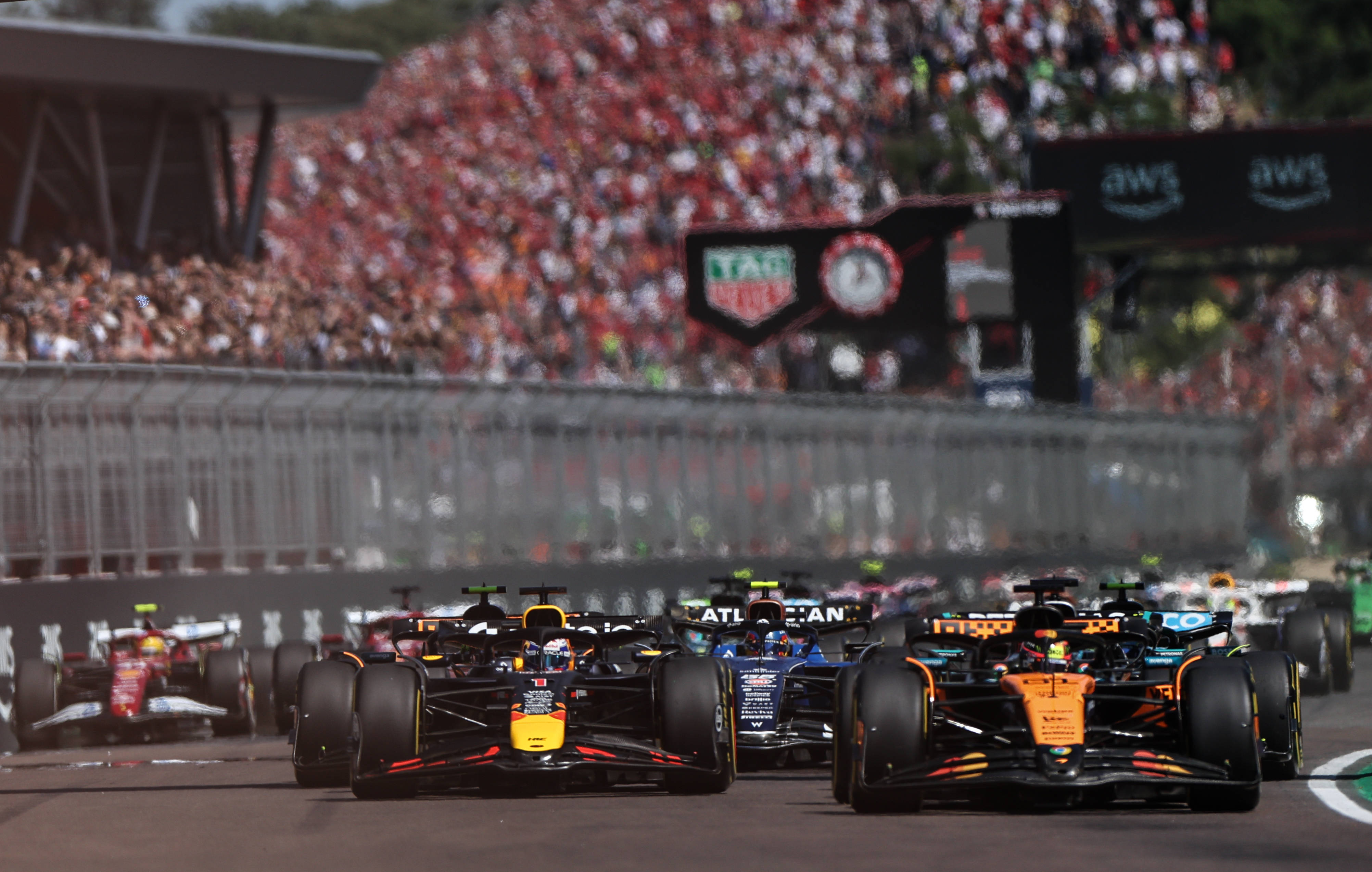 哈斯车队轻取梅赛德斯,诺里斯点燃赛场的简单介绍 哈斯车队轻取梅赛德斯,诺里斯点燃赛场的简单介绍