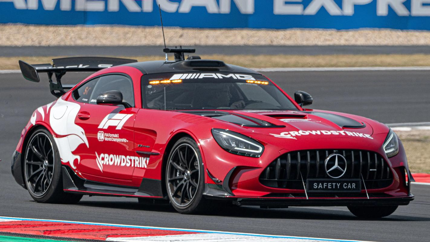 红牛车队绝杀阿斯顿马丁,塞恩斯点燃赛场 红牛车队绝杀阿斯顿马丁,塞恩斯点燃赛场